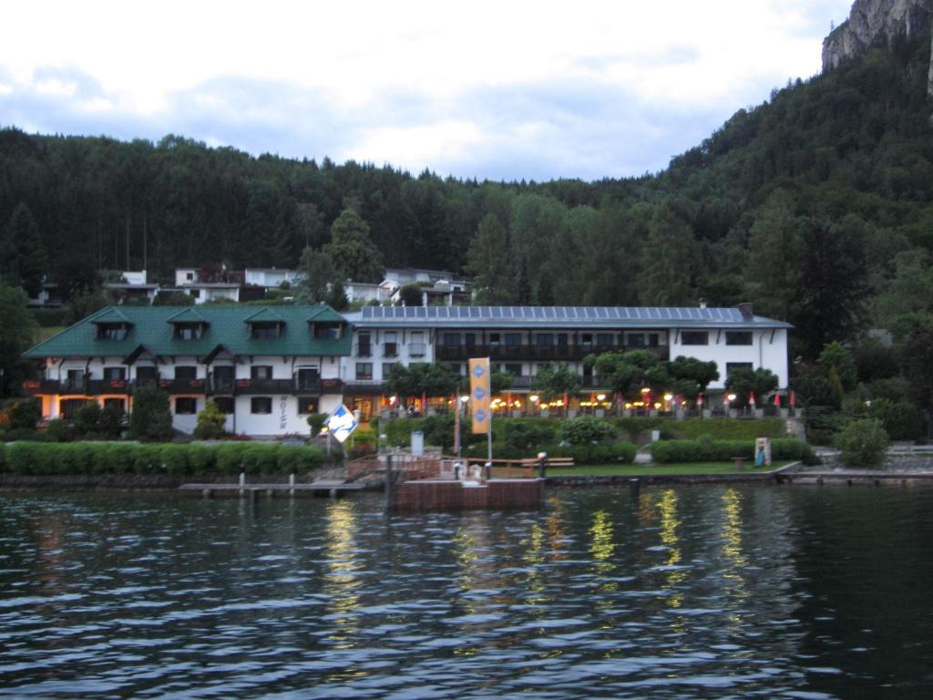 Seegasthof Hois'N Wirt - Hotel Mit Wellnessbereich Gmunden Ngoại thất bức ảnh